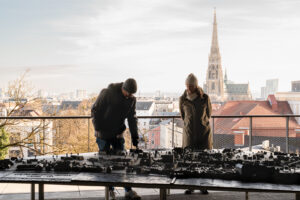 Linzer Stadtplan mit Linzer Dom im Hintergrund