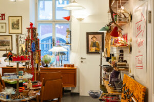 Street Photography Linz - Geschäft mit Antiquitäten