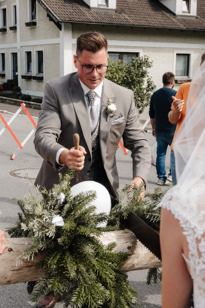 Eine Hochzeit und ihre Bräuche - Holzschneiden
