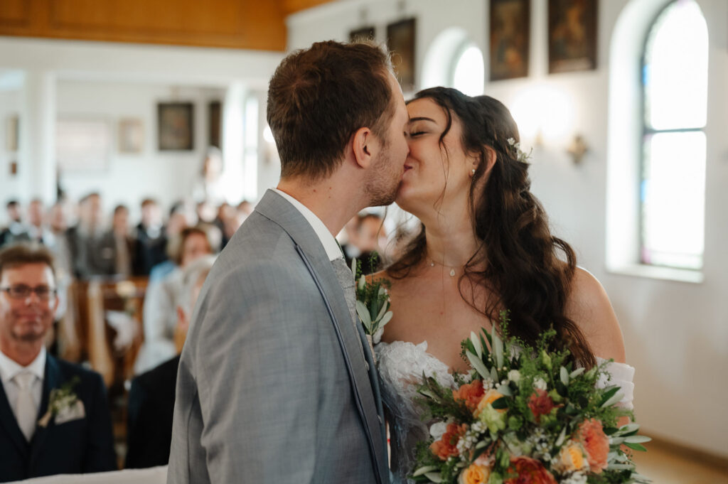 Kuss in der Kirche