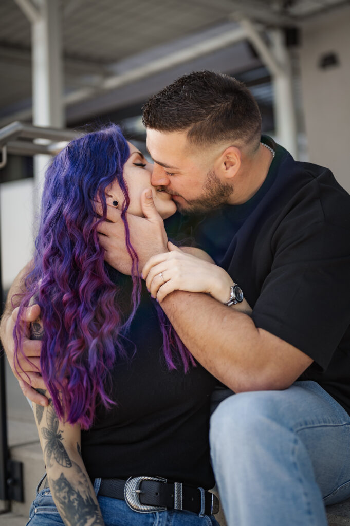 Paar küsst sich in Ybbs an der Donau