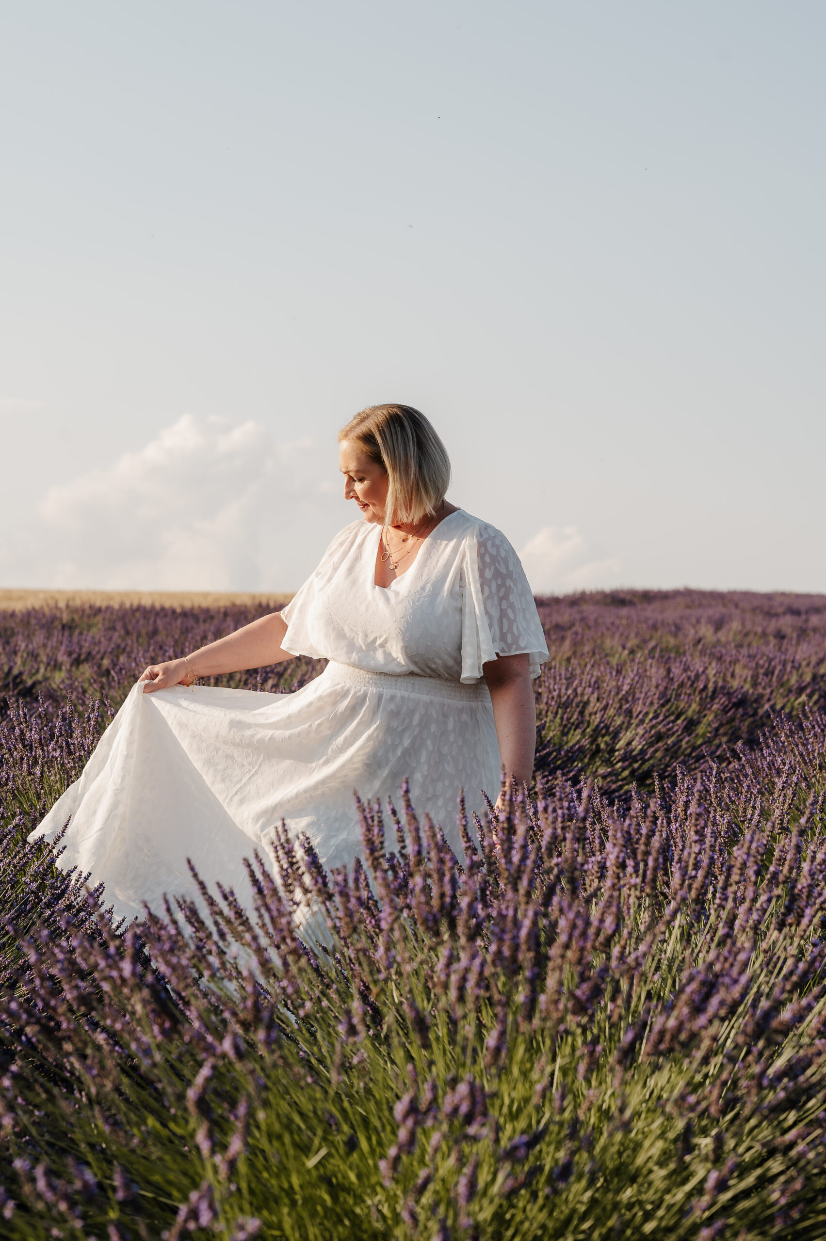 Lavendelshooting - Frau im Lavendelfeld